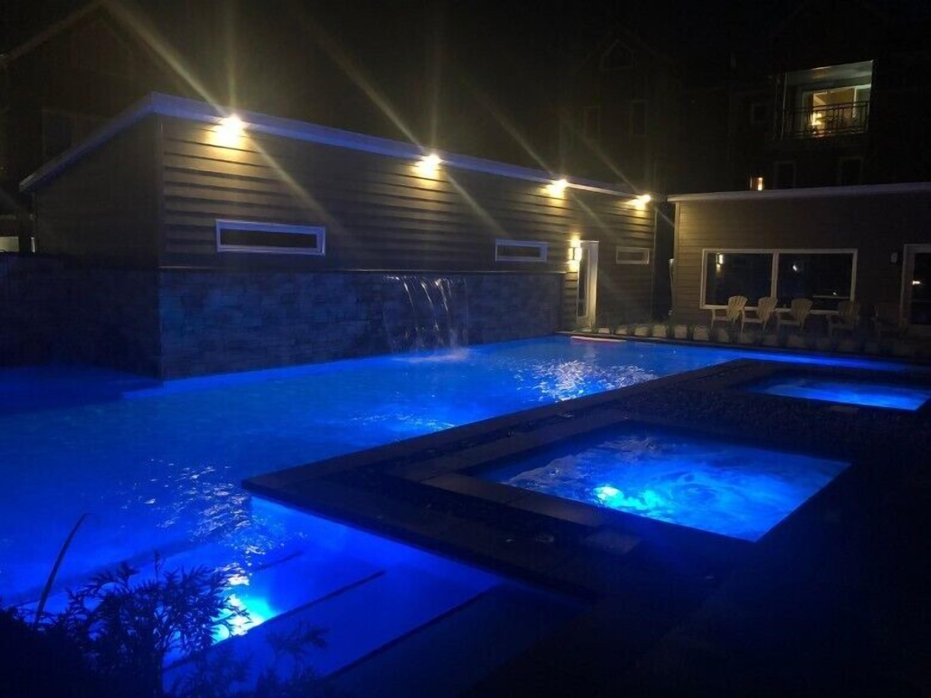 Outdoor pool, open 10:00 AM to 9 PM, pool loungers