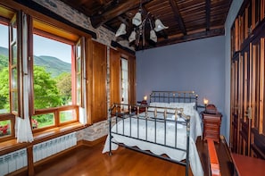 Double Room | Free WiFi, bed sheets