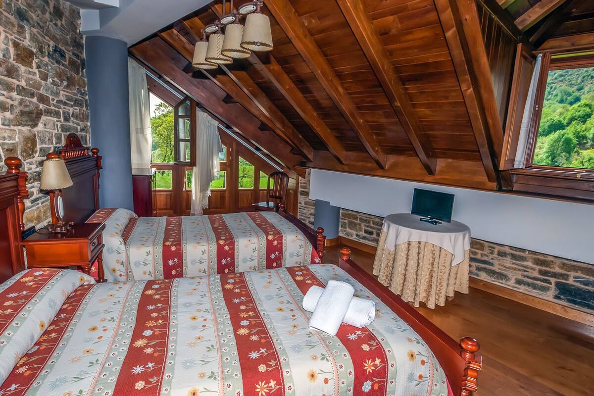 Double Room | Free WiFi, bed sheets