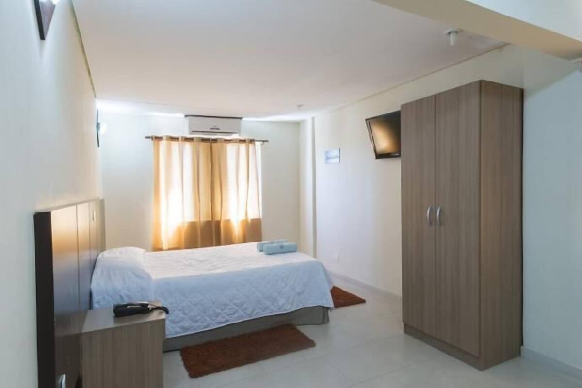 Minibar, caja de seguridad en la habitación y cortinas blackout