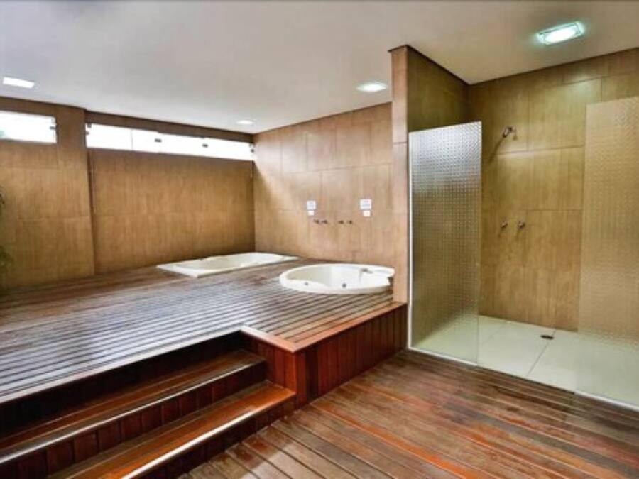 Bañera de hidromasaje interior