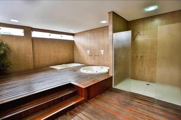 Bain à remous intérieur