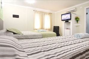 Minibar, coffres-forts dans les chambres, rideaux occultants