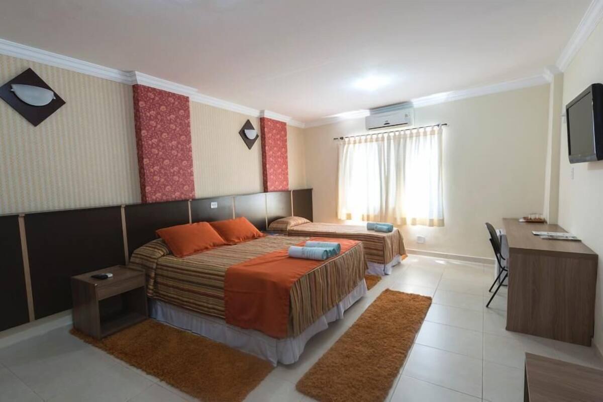 Minibar, caja de seguridad en la habitación y cortinas blackout