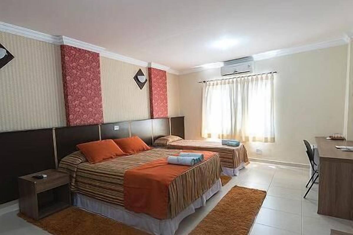 Minibar, caja de seguridad en la habitación y cortinas blackout