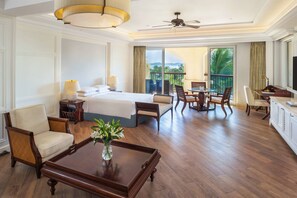 Family Studio, 2 Queen Beds, Balcony, Garden View