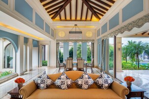 别墅, 2 间卧室, 私人游泳池 | 泳池 | 4 室外游泳池，池畔遮阳伞，日光浴躺椅