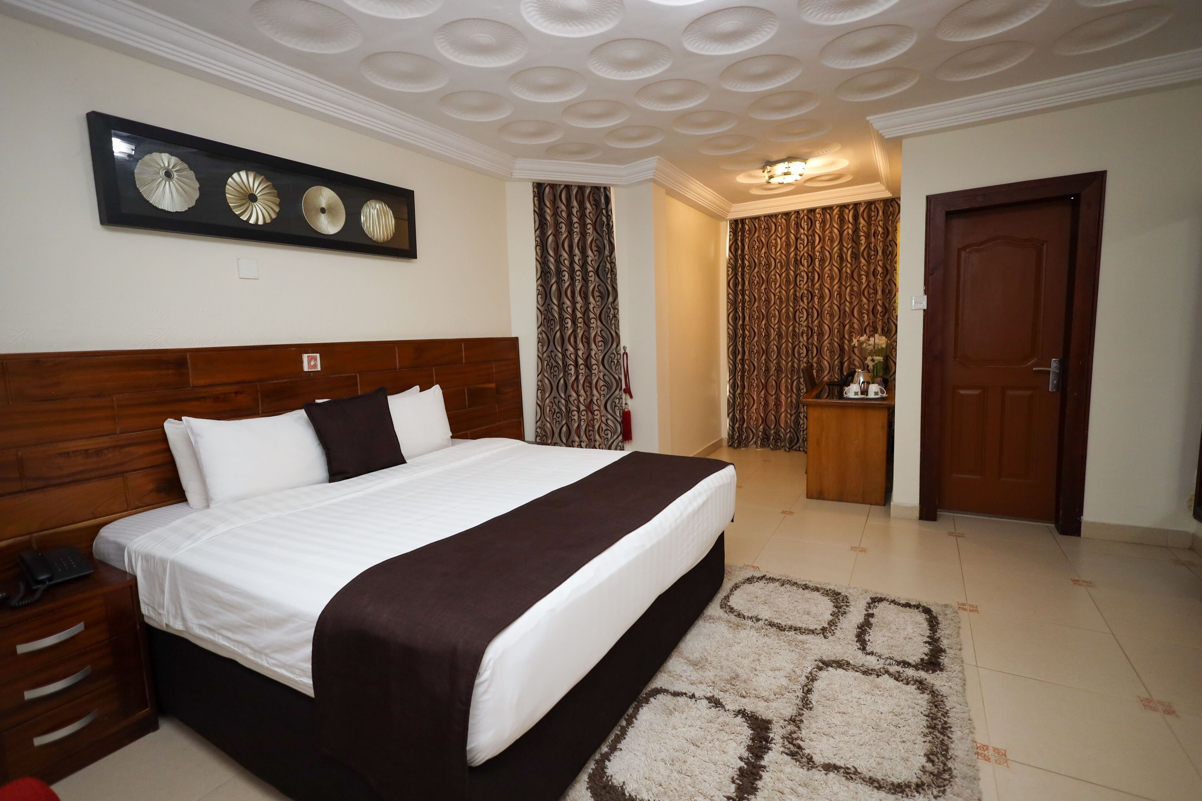 Photo - Airport West Hotel