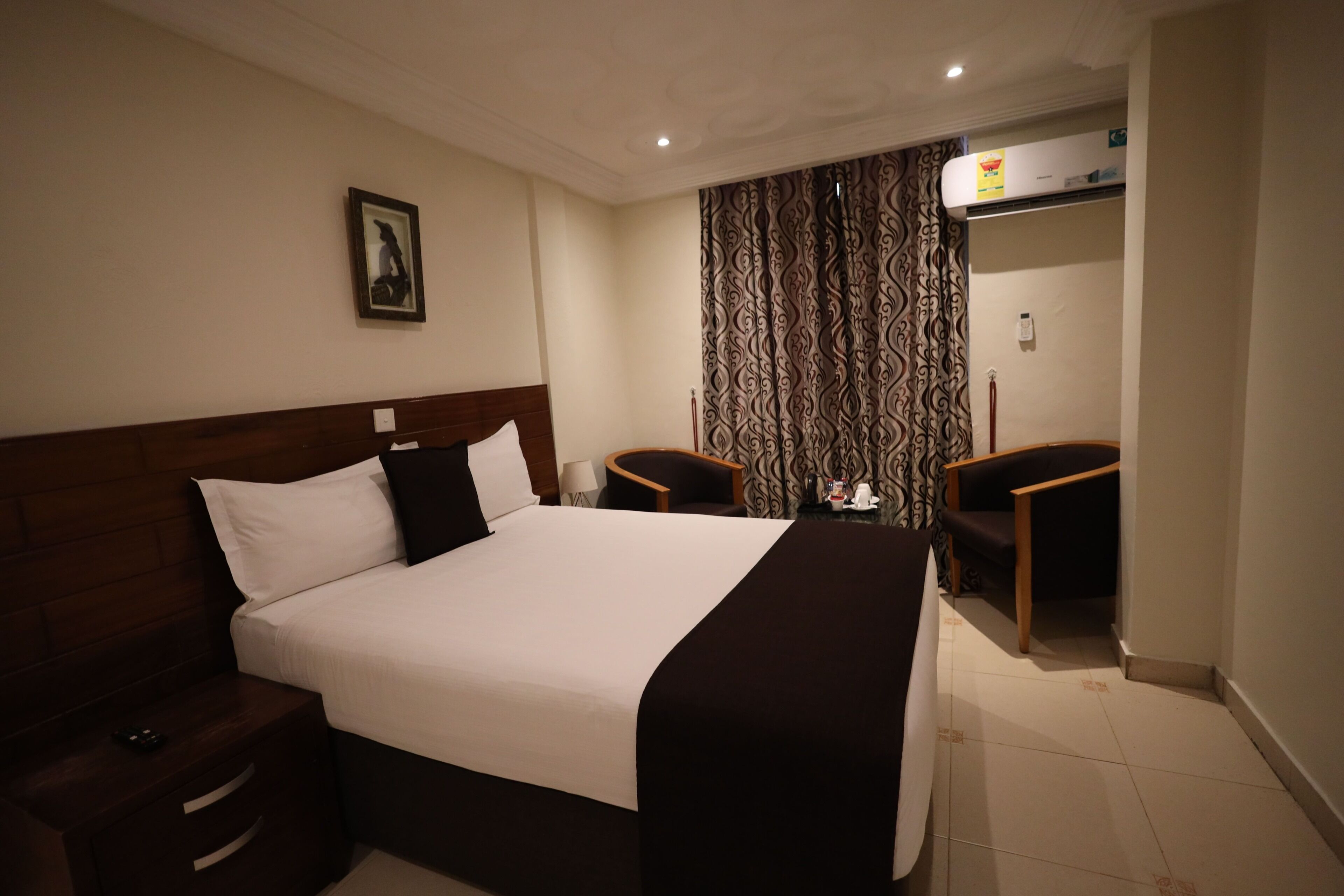 Standard Room | 1 bedroom, premium bedding, minibar, in-room safe