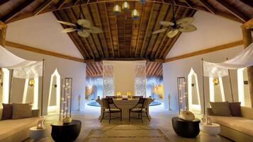 Salas de tratamiento para parejas, sauna y tina de hidromasaje