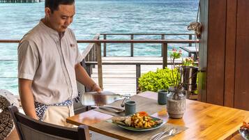 Daily buffet breakfast (USD 35 per person)