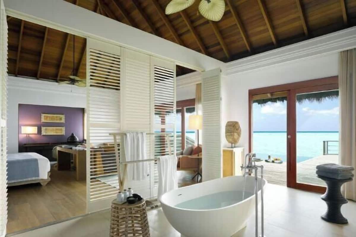 Bathroom | Separate tub and shower, deep soaking tub, rainfall showerhead