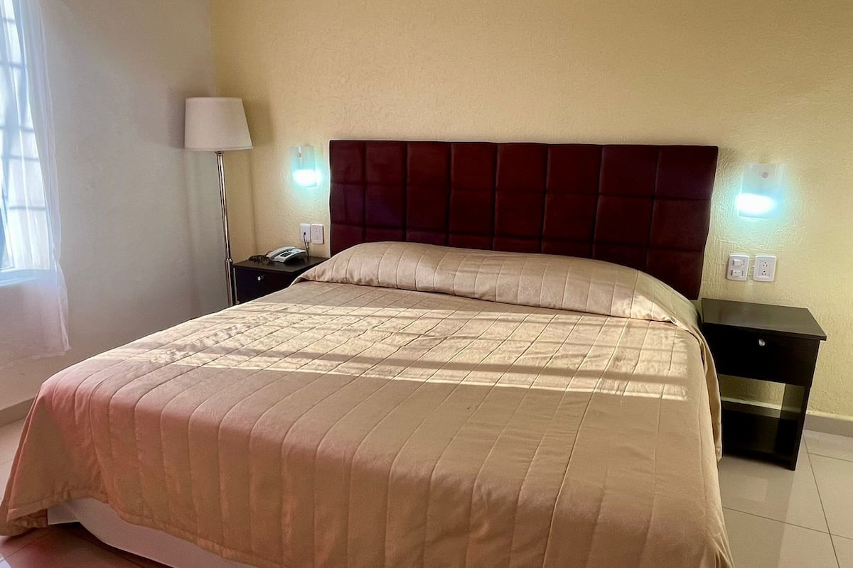 Deluxe Studio Suite, Refrigerator & Microwave, City View | Iron/ironing board (on request), WiFi (free), bed sheets