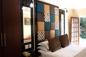 Luxury Double Room, Non Smoking, Garden View | 14 bedrooms, premium bedding, Select Comfort beds, in-room safe