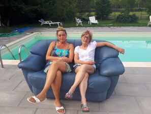 Piscina a l'aire lliure i gandules 