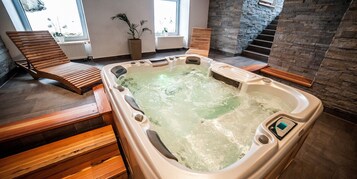 Indoor spa tub