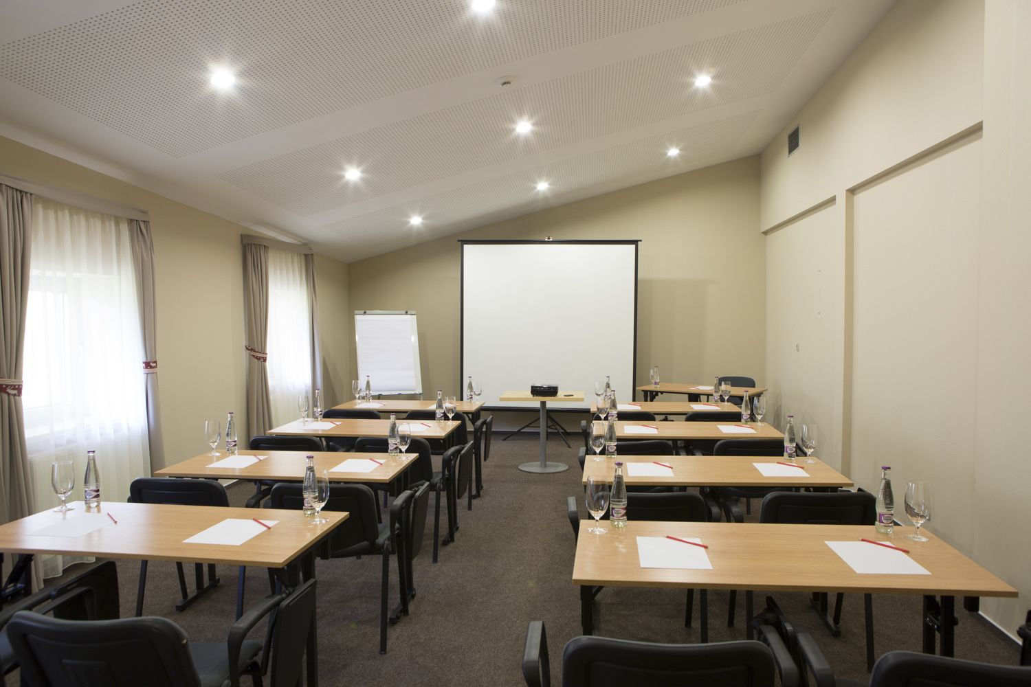 suite | hypo-allergenic bedding, minibar, in-room safe, desk