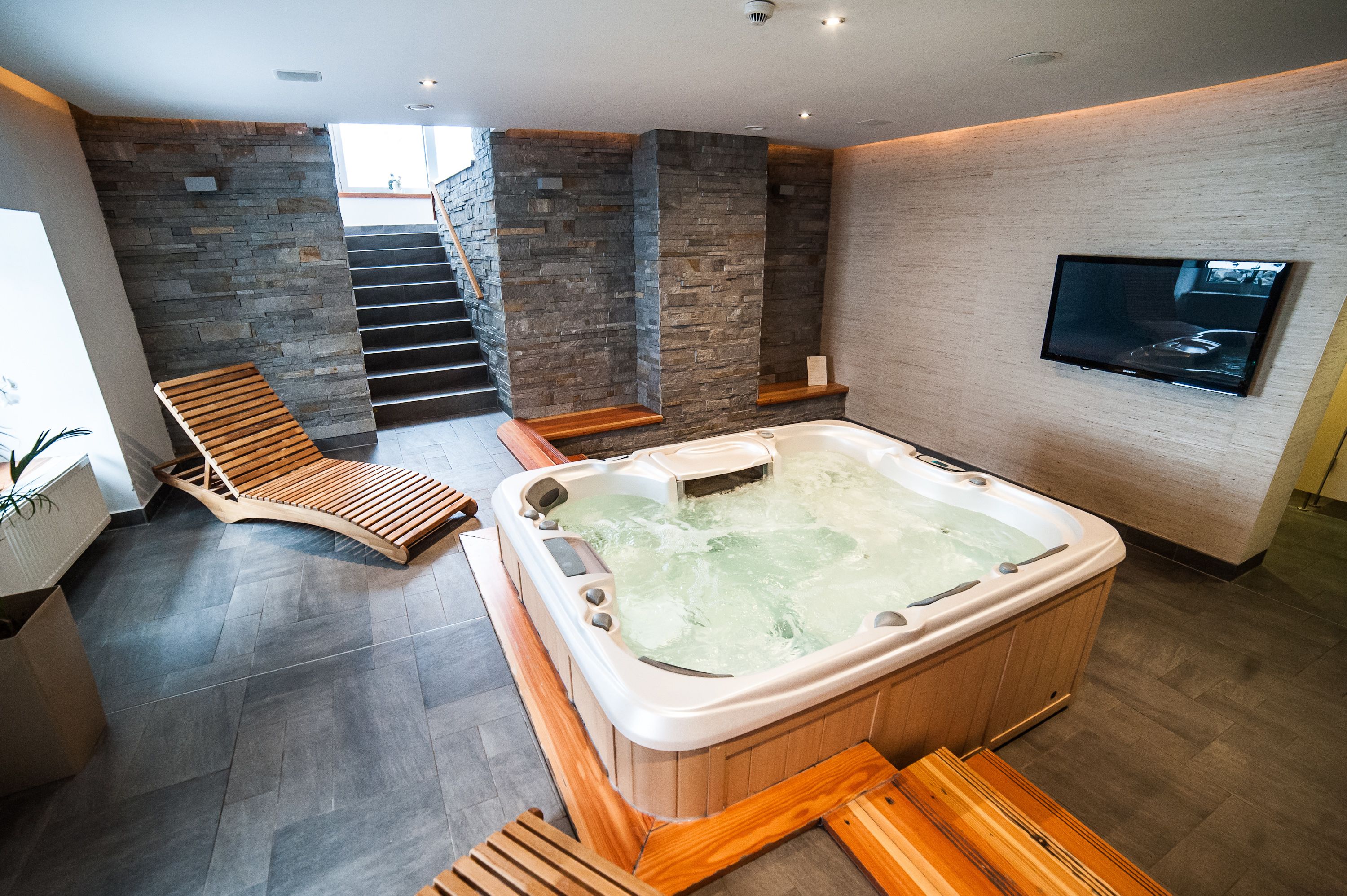 suite | hypo-allergenic bedding, minibar, in-room safe, desk