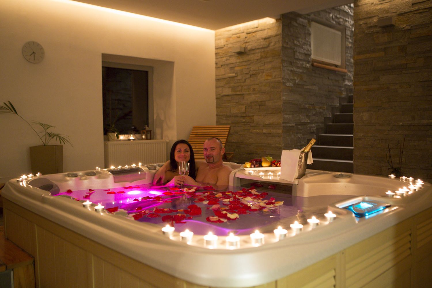 Sviitti | Allergiatestatut vuodevaatteet, minibaari, tallelokero huoneessa