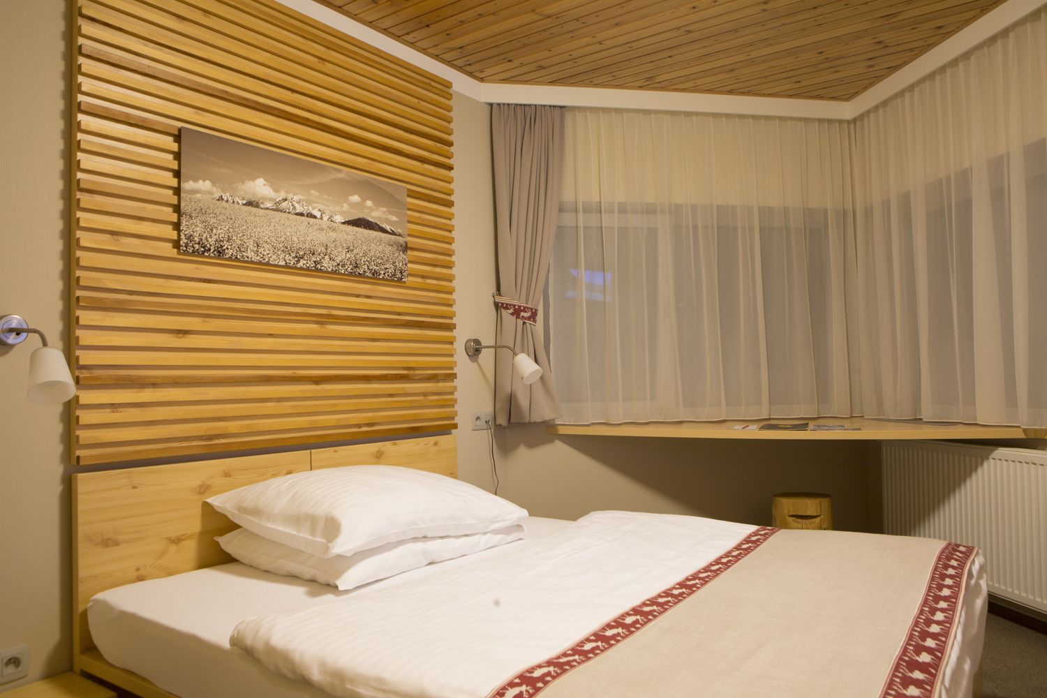 suite | hypo-allergenic bedding, minibar, in-room safe, desk