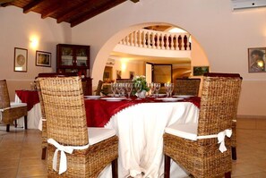 Dining - Villa Corallo dell'Etna (Aci Catena)
