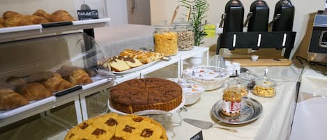 Desayuno buffet (EUR 8 por persona)