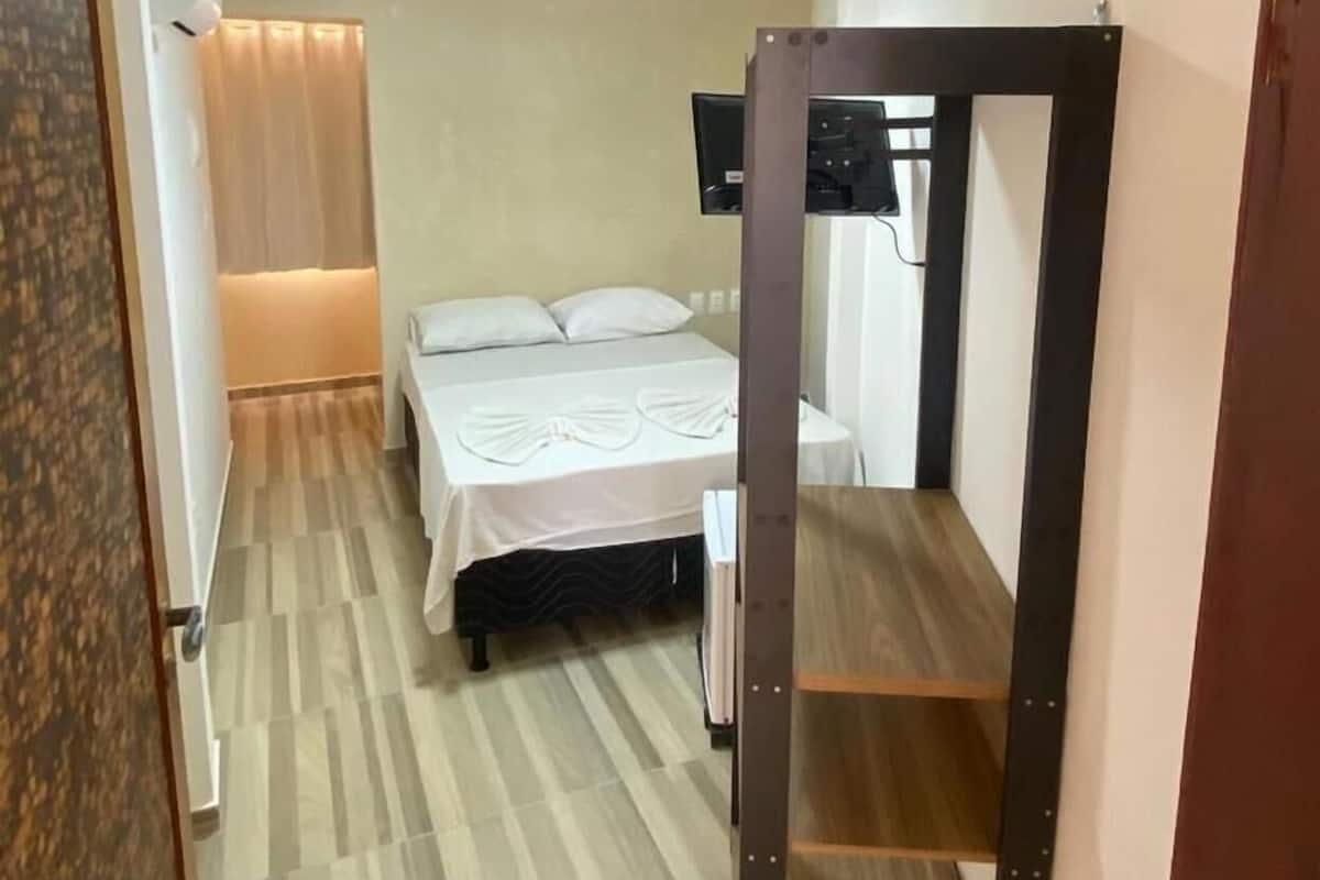 Cortinas blackout, tabla de planchar con plancha y wifi gratis