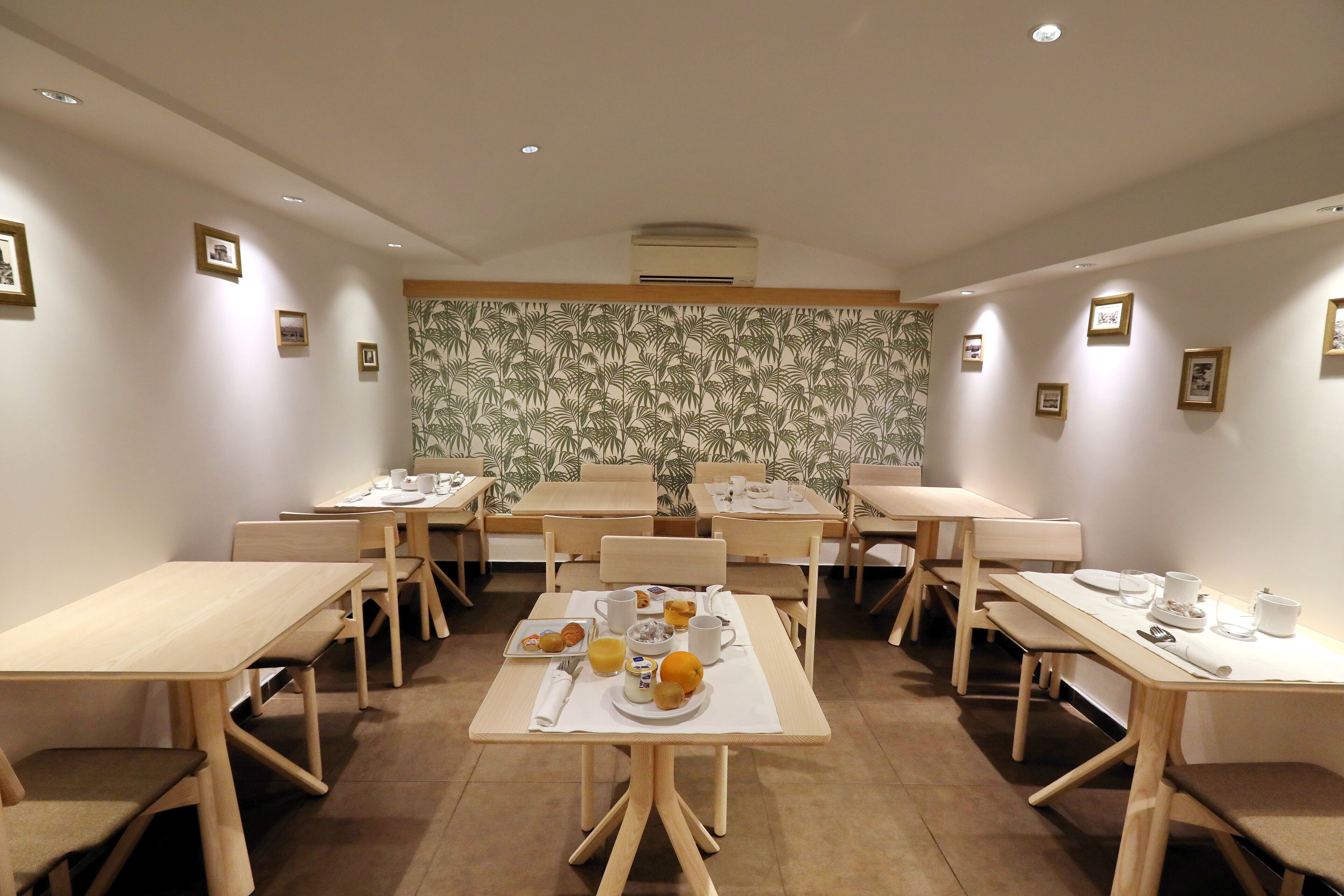 Petit déjeuner complet (14.50 EUR par personne)