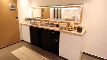 Tägliches großes Frühstück (14.50 EUR pro Person)