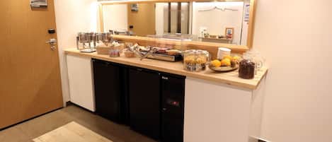 Petit déjeuner complet (14.50 EUR par personne)