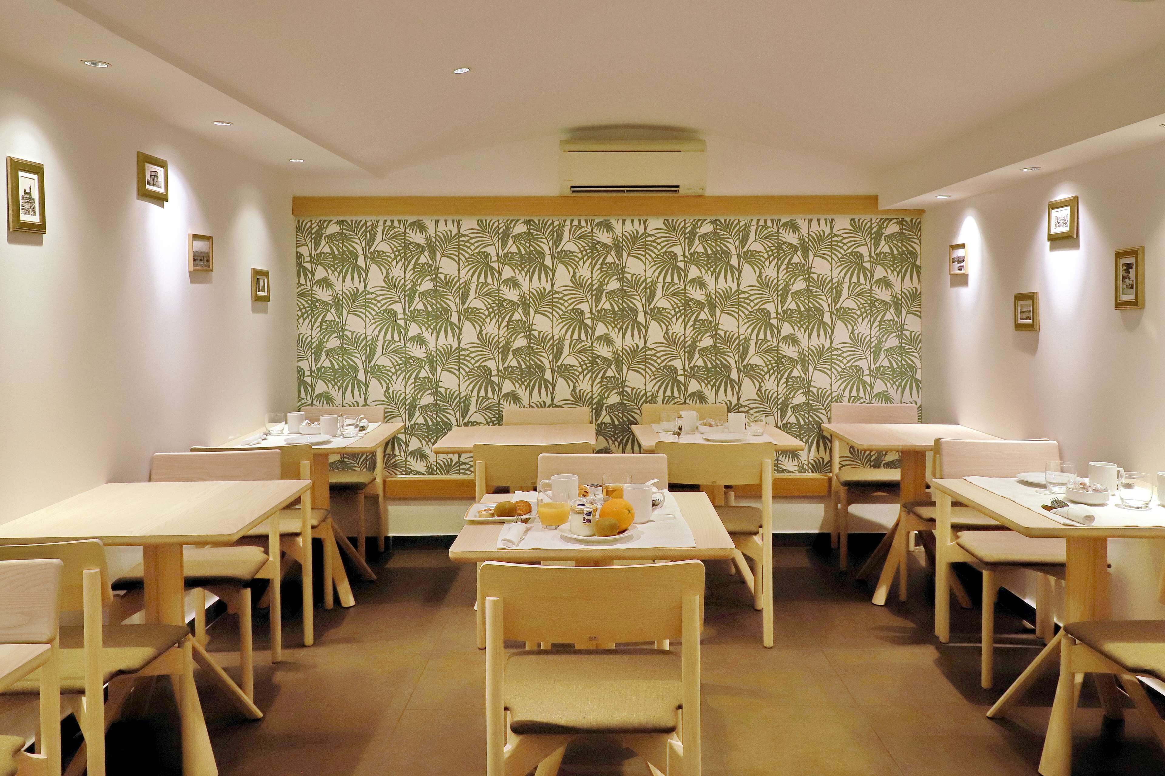 daily full breakfast (eur 14.50 per person)