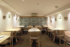 매일 풀 브렉퍼스트 아침 식사 유료