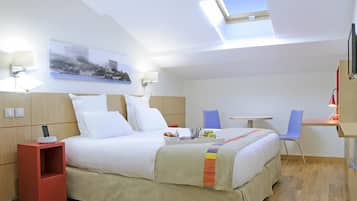 Habitación superior, 1 cama King size, para no fumadores | Ropa de cama de alta calidad y caja de seguridad en la habitación