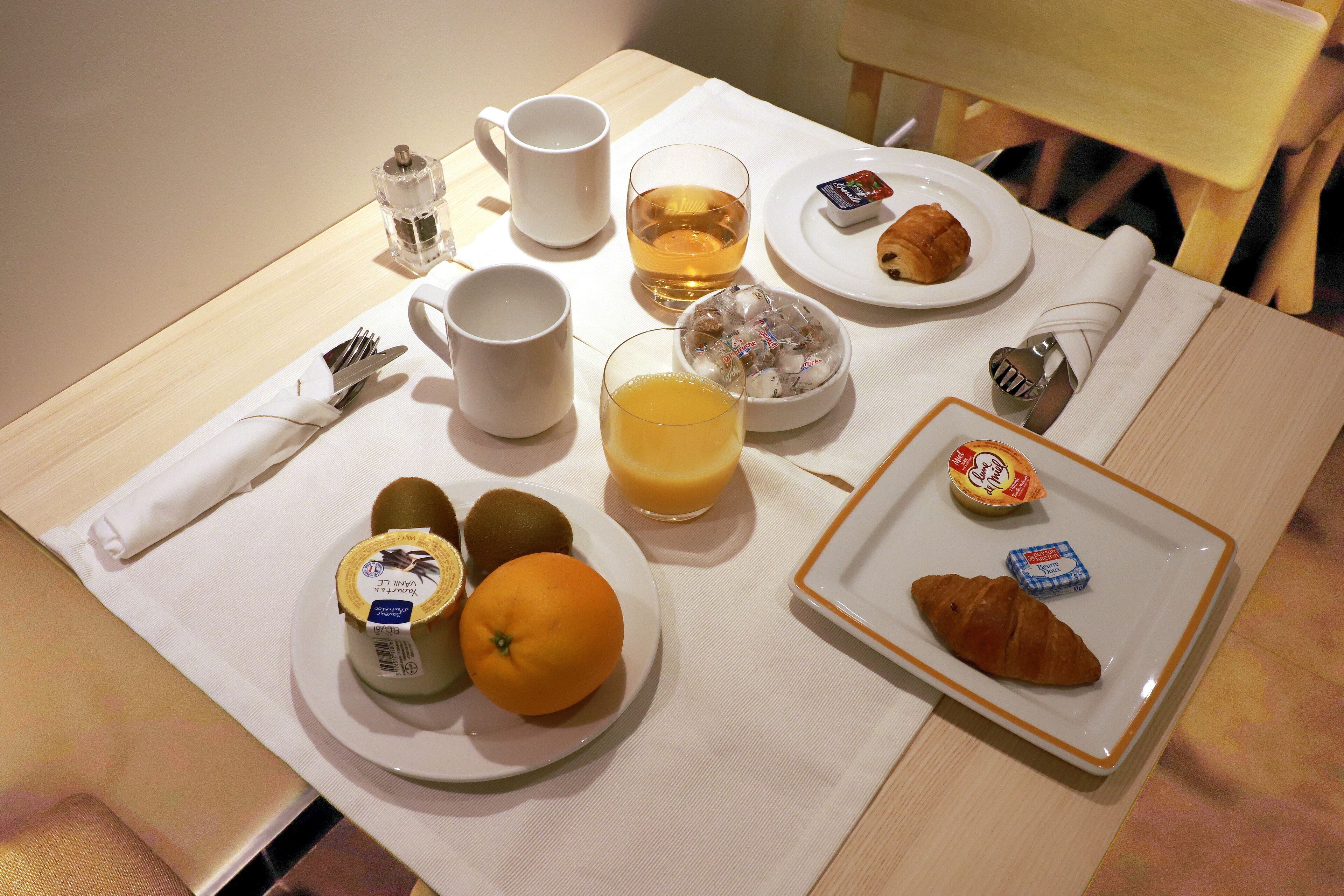 daily full breakfast (eur 14.50 per person)