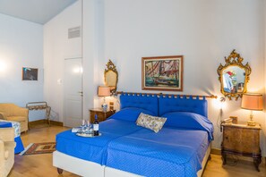 Suite – junior | Sengetøy av topp kvalitet, minibar, safe på rommet og skrivebord