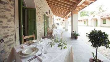 Lunch and dinner served, garden views