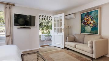 Superior Twin Room | Television