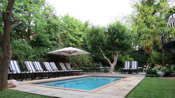 Outdoor pool, pool umbrellas, sun loungers
