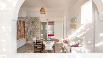 Family room with Balcony | Terrace/patio