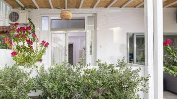 Family room with Balcony | Terrace/patio
