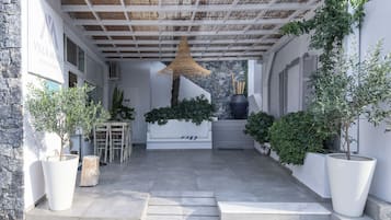 Family room with Balcony | Ropa de cama de alta calidad, caja fuerte, sistema de insonorización