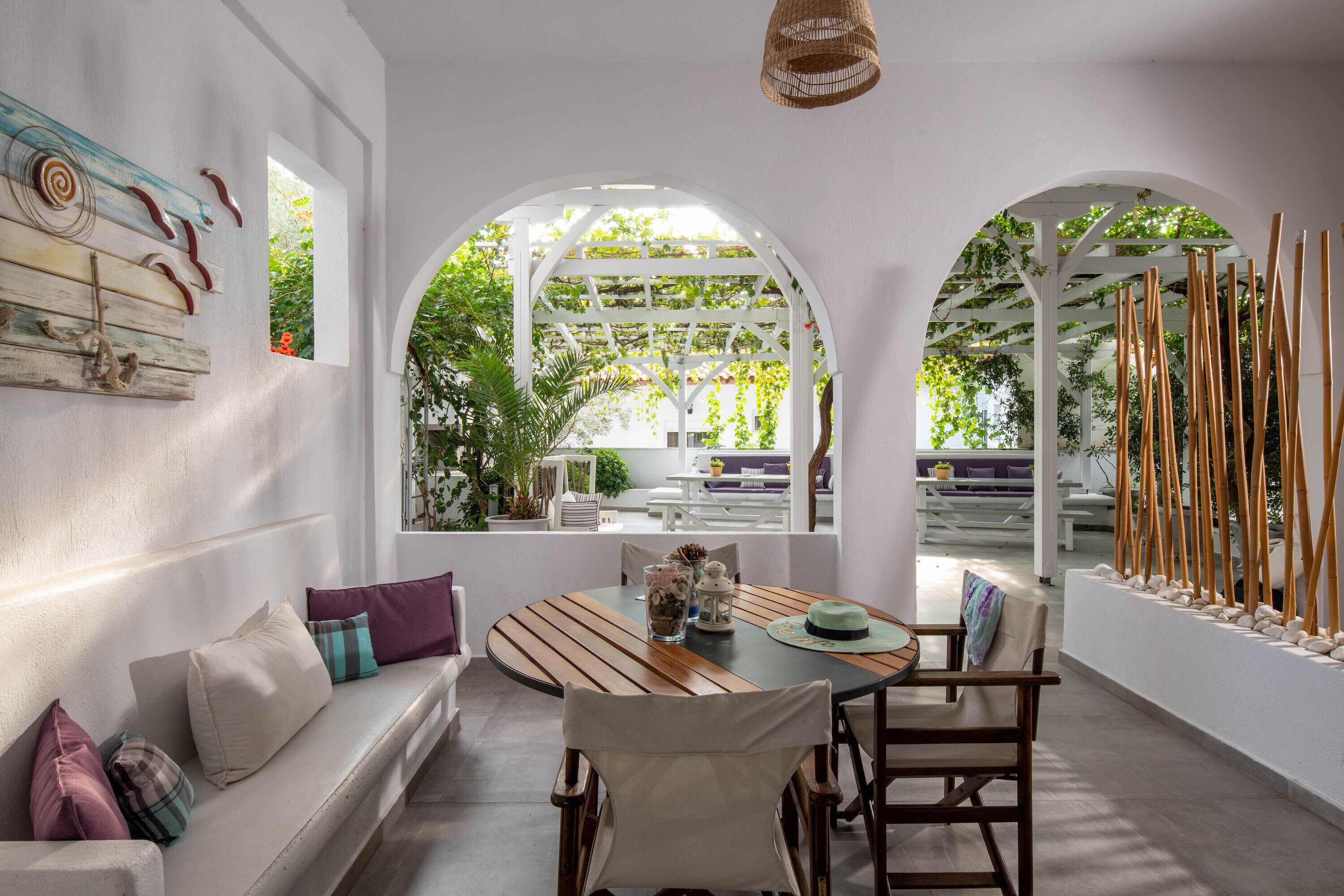 Family room with Balcony | 高档床上用品、客房内保险箱、隔音、熨斗/熨板