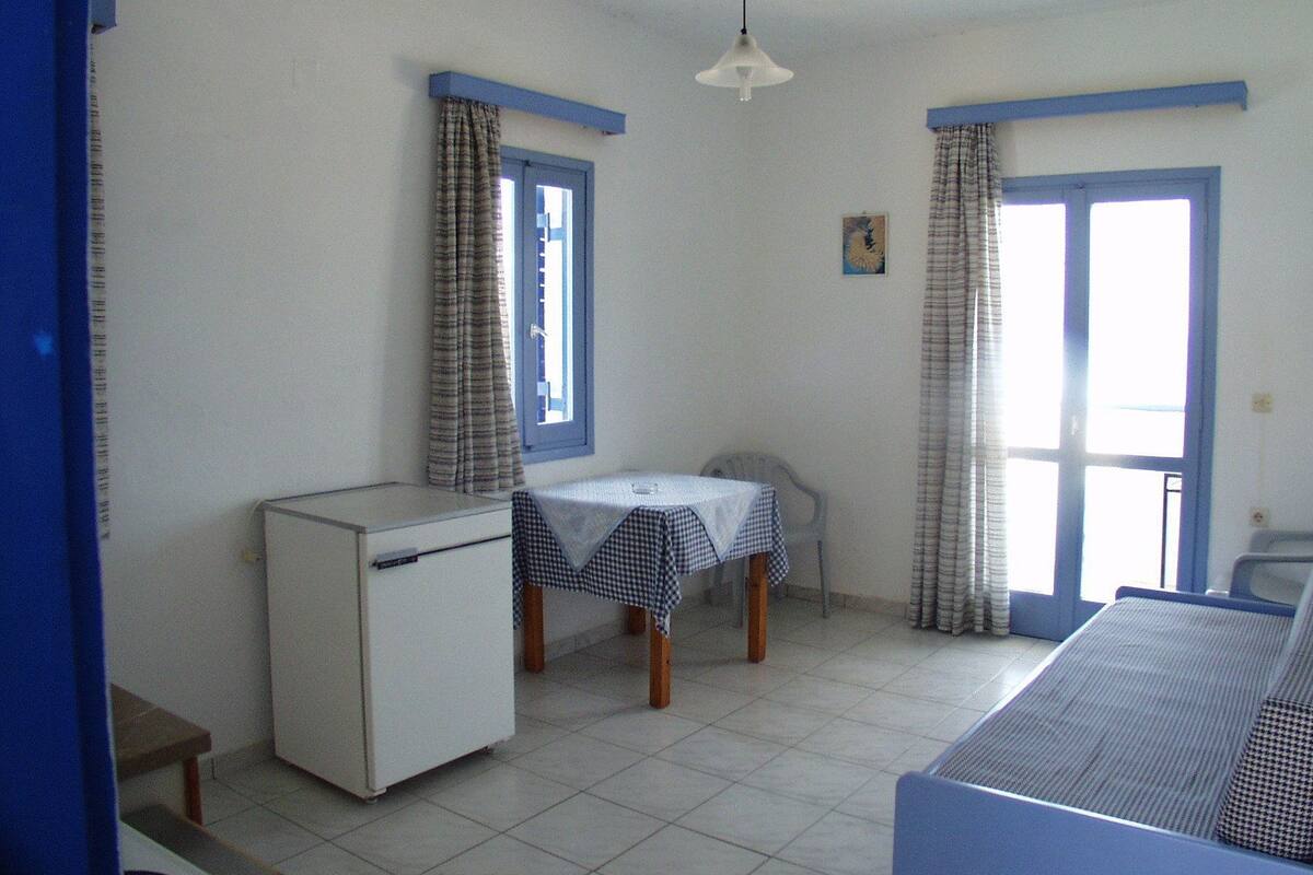 Standard Room | Living area | TV