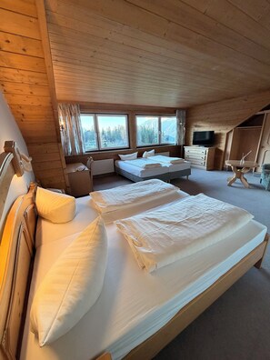 Standard Quadruple Room, Balcony, Mountain View | Individually decorated, individually furnished, soundproofing, free WiFi - Hotel Gruberhof (Innsbruck)