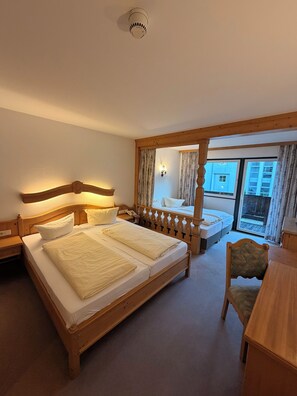 Individually decorated, individually furnished, soundproofing, free WiFi - Hotel Gruberhof (Innsbruck)