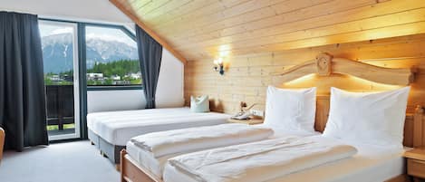 غرفة مزدوجة عادية - بشرفة - منظر للجبل | بديكورات فريدة لكل غرفة وطراز فريد لكل وحدة وتجهيزات عازلة للصوت