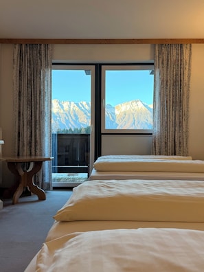 Individually decorated, individually furnished, soundproofing, free WiFi - Hotel Gruberhof (Innsbruck)