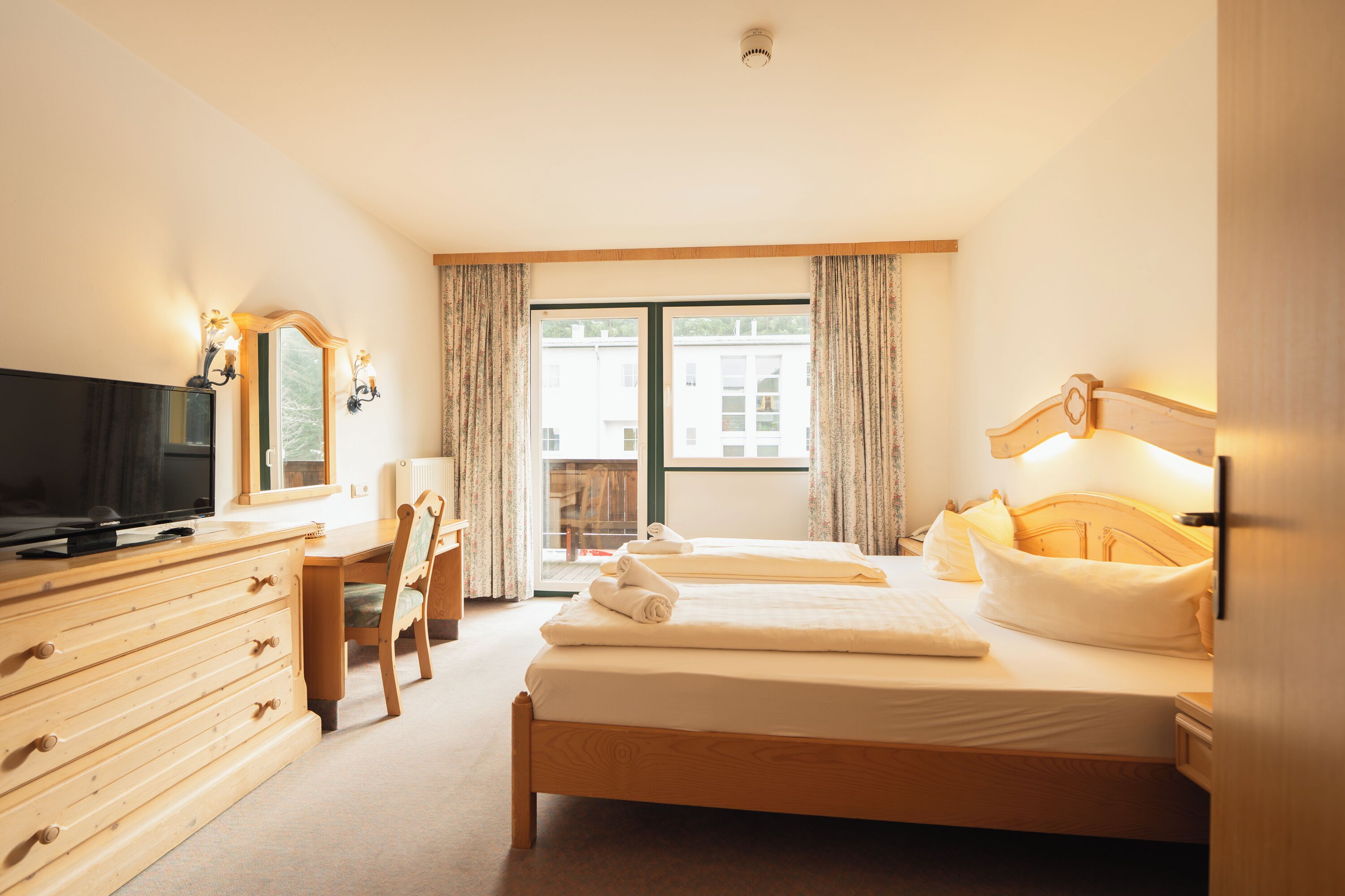 Individuell dekoriert, individuell eingerichtet, schallisolierte Zimmer