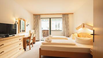 Individuell dekoriert, individuell eingerichtet, schallisolierte Zimmer