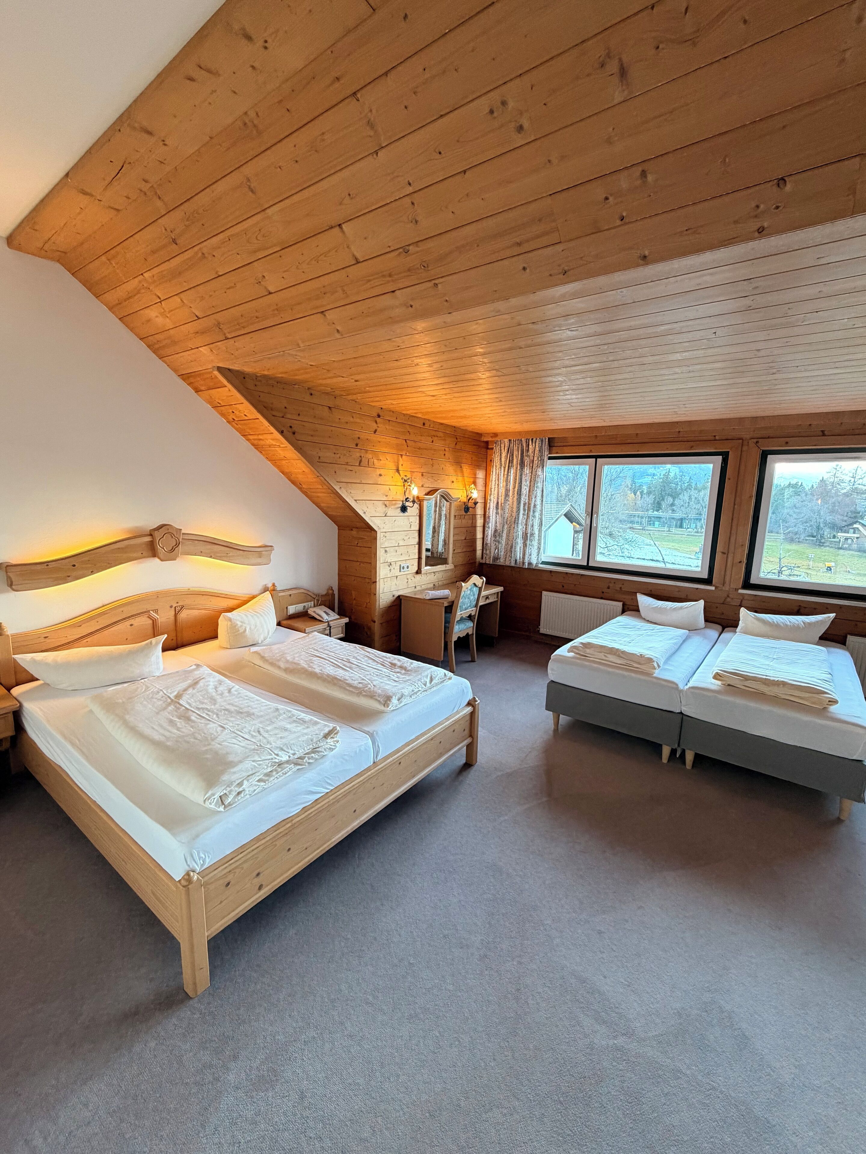 标准四人房, 阳台, 山景 | 特色装修、特色家居、隔音、免费 WiFi